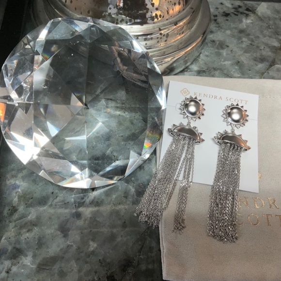 Kendra Scott Sienna Sun Statement Earrings in Silver - Picture 4 of 4